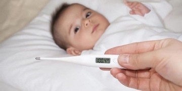 Bỏ túi bí kíp “cực đỉnh” giúp chăm trẻ sơ sinh bị sốt