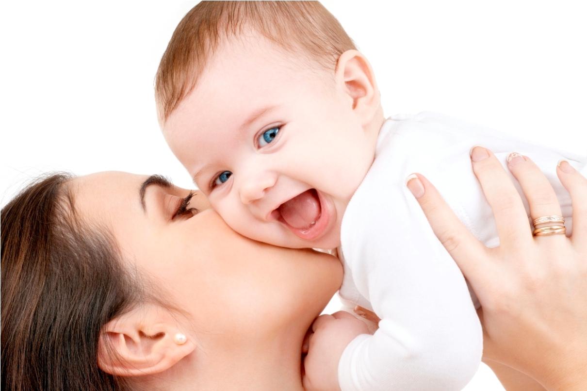 âu yếm con giúp mẹ có nhiều sữa hơn