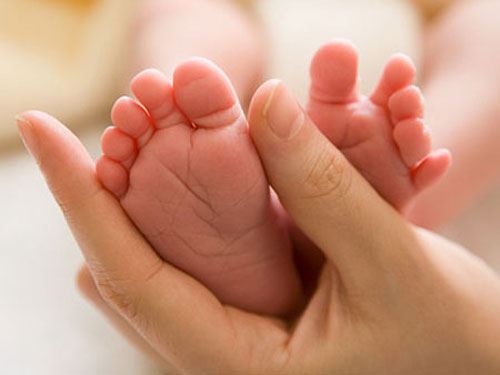 Mẹ Nhật thường không đeo bao tay bao chân cho trẻ sơ sinh