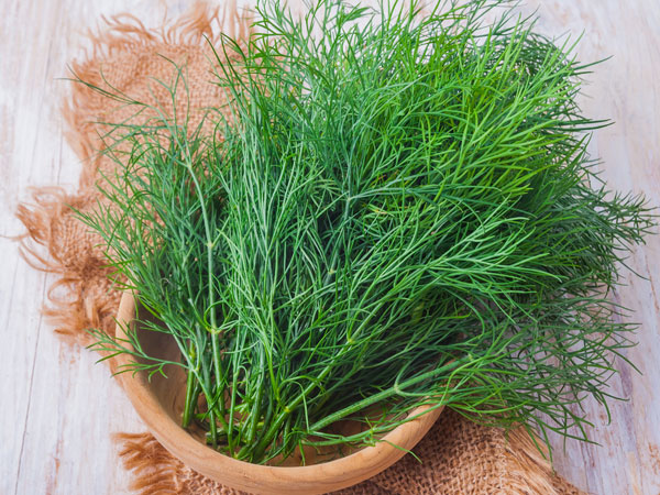 phụ nữ sau sinh nên ăn rau gì