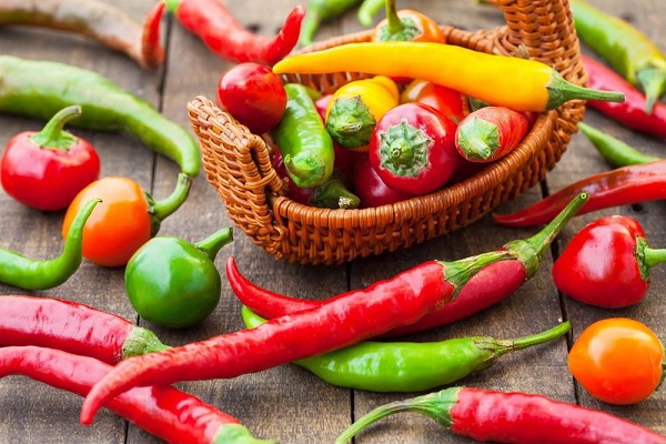 sau sinh mổ nên kiêng ăn các loại gia vị cay nóng
