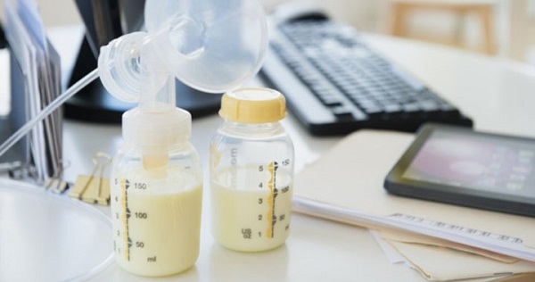 sữa mẹ vắt hút ra ngoài để được bao lâu tùy thuộc vào nhiệt độ và môi trường